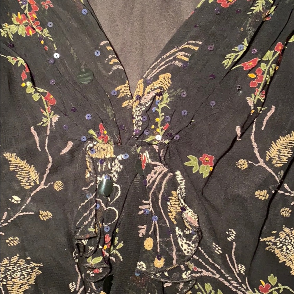 Black printed top with ruffle front and sleeves - Picture 6 of 8